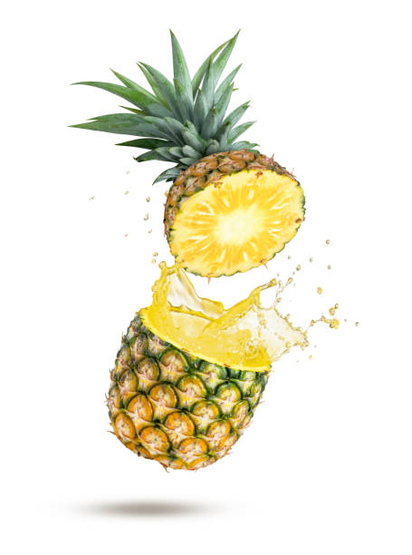 spruzzata di succo di ananas isolata su bianco - isolated on white orange juice ripe leaf foto e immagini stock