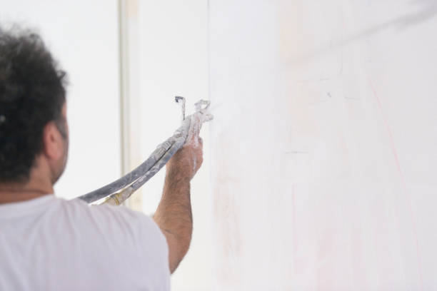 istock Spraying stucco to a wall 1397538750