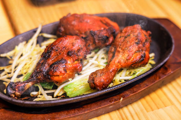 pollo tandoori caliente y jugoso - chicken tandoori fotografías e imágenes de stock