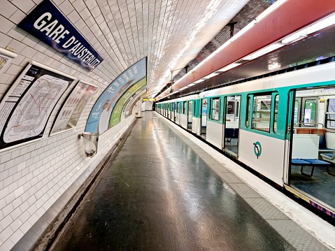 Gare d'Austerlitz (Paris Métro) a station on Line 5 and 10 of the Paris Métro. It was opened on 2 June 1906. The image shows the station with an empty Metro Train.