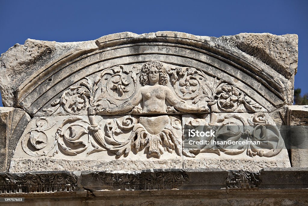 Medusa dettaglio del Tempio di Adriano, Efeso - Foto stock royalty-free di Ambientazione esterna