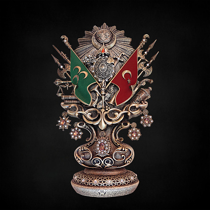 Emblema del Imperio Otomano, antiguo símbolo turco sobre fondo negro photo