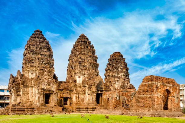 Prang Sam Yod Prang Sam Yod temple in Lopburi, Thailand theravada photos stock pictures, royalty-free photos & images