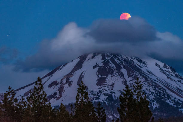 istock Lunar Eclipse 5-22-2022 at Lassen Volcanic National Park 1397609418