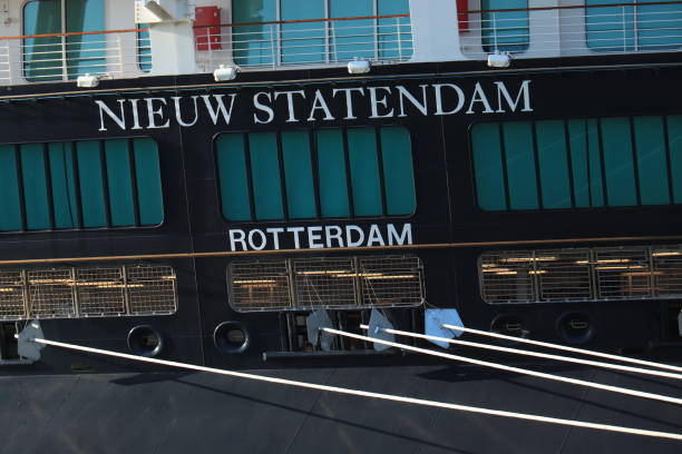 nieuw statendam betrieben von holland america line - repairing sky luxury boat deck stock-fotos und bilder