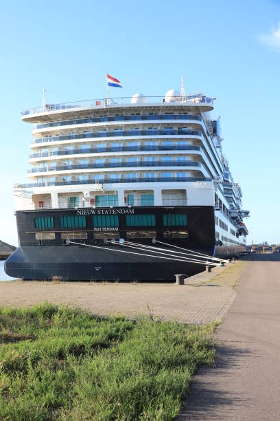 nieuw statendam operated by holland america line - repairing sky luxury boat deck imagens e fotografias de stock