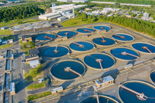 infraestructura de tratamiento de aguas residuales las instalaciones de tratamiento - agua purificada fotografías e imágenes de stock