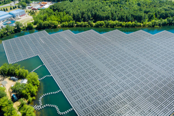 Floating solar panels on the water in pond Aerial view of floating solar panels on the water in pond floating electric generator stock pictures, royalty-free photos & images