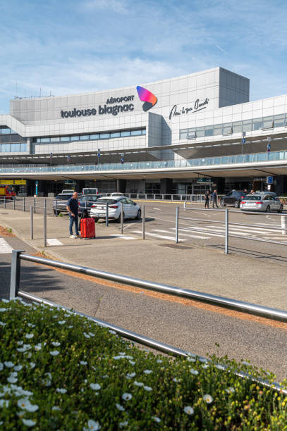 2022年夏のフランスのトゥールーズ・ブラニャック空港の外観パノラマ。 - air transport building ストックフォトと画像