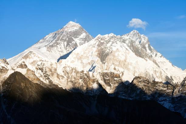 istock Mount Everest and Mt Lhotse from Renjo la pass 1397625488