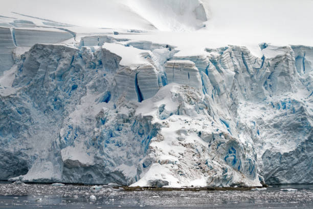 crucero por la antártida - paisaje de cuento de hadas - ice shelf fotografías e imágenes de stock