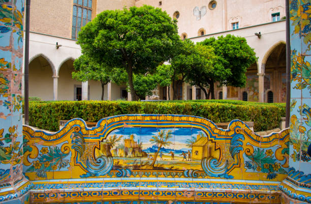 santa chiara monastery - cloister imagens e fotografias de stock