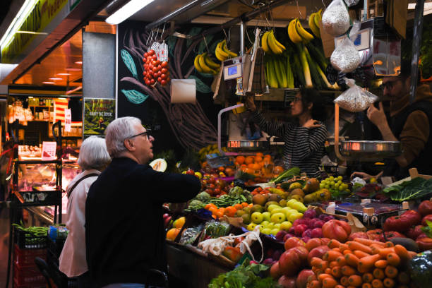 old couple buying fruits at the local market in barcelona - foton med överkroppsbild bildbanksfoton och bilder