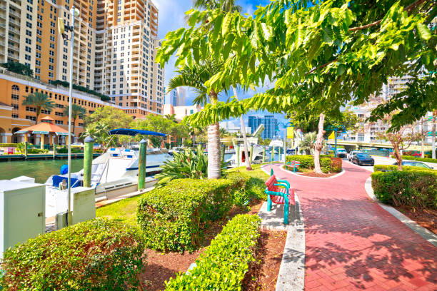 フォートローダーデールリバーウォーク観光海岸線の景色、南フロリダ - fort lauderdale florida beach lifeguard ストックフォトと画像