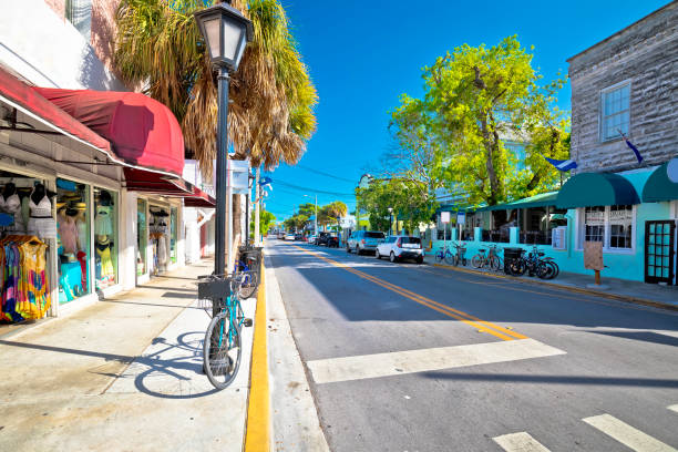 key west famous duval street view, south florida keys - key west imagens e fotografias de stock