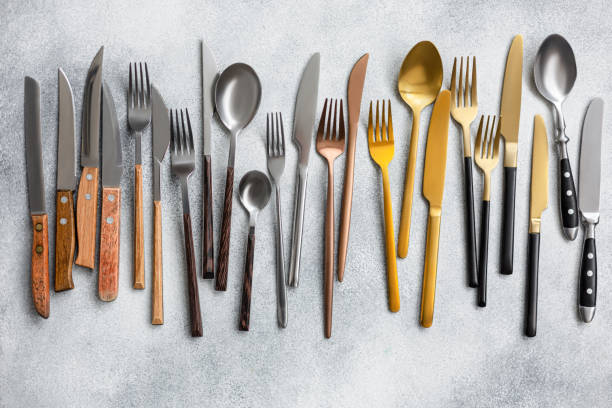 ヴィンテージのキッチン用具  - spoon fork table knife place setting ストックフォトと画像