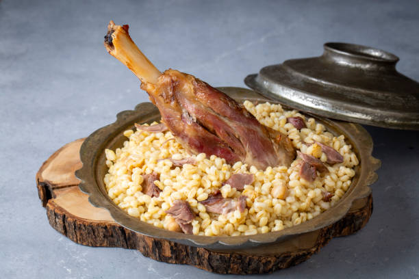 turkish foods; lamb shank tandoori on bulgur wheat rice (turkish name; bulgur bugday pilavi kuzu incik tandir) - lamb shank dinner meal imagens e fotografias de stock