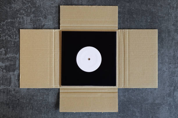 istock vinyl record cardboard mailer shipping box 1397918066