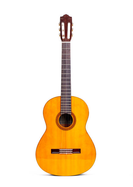 Hermosa guitarra de madera aislada sobre fondo blanco - foto de stock