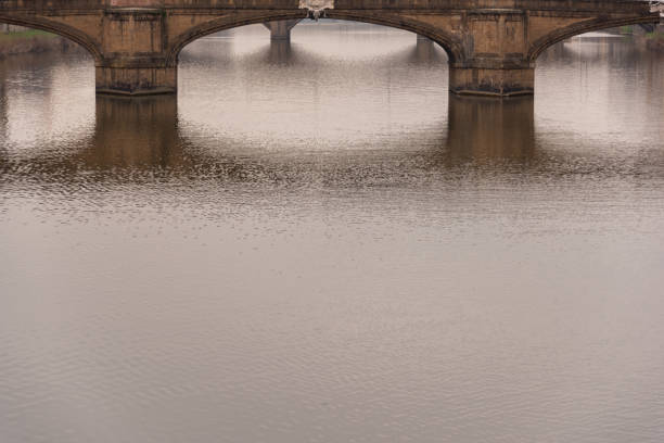 피렌체의 오래된 다리의 전망 - 5152 뉴스 사진 이미지