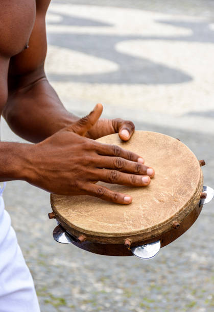 instrumentalist spielt tamburin in pelourinho, salvador - tambourine stock-fotos und bilder