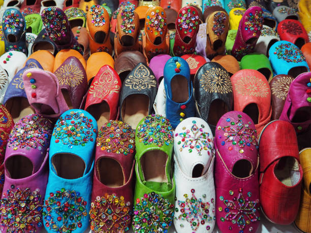 handmade colourful babouche - leather slippers on display at traditional souk - street market in morocco - craft market morocco shoe imagens e fotografias de stock