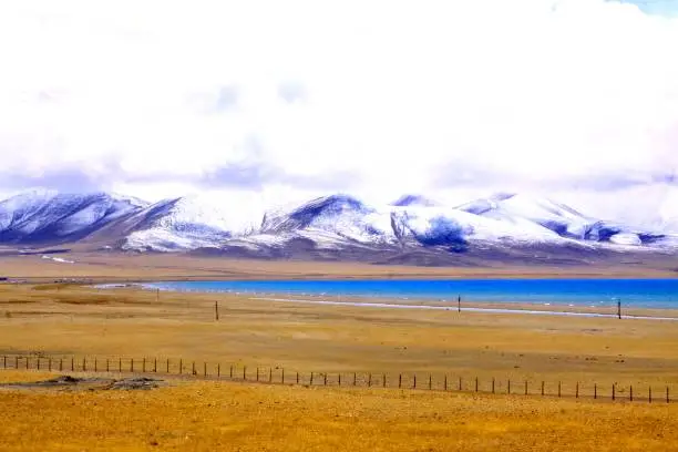 Namtso Lake, the second largest lake in Tibet, is also the third largest saltwater lake in China, the highest large lake in the world, and one of the "three holy lakes" in Tibet.