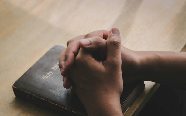 istock pray christian life 1398060156