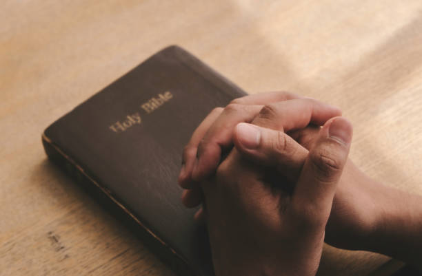 módlcie się życiem chrześcijańskim - praying bible church human hand zdjęcia i obrazy z banku zdjęć
