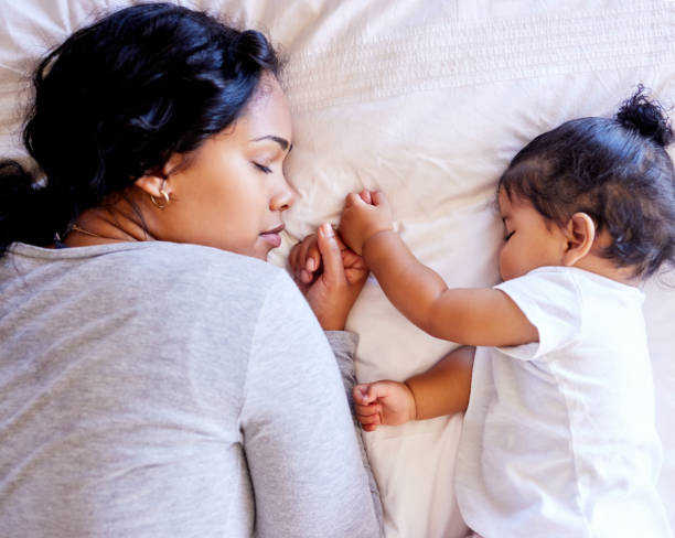 istock Mother daughter bed baby sleeping dreaming 1398073552