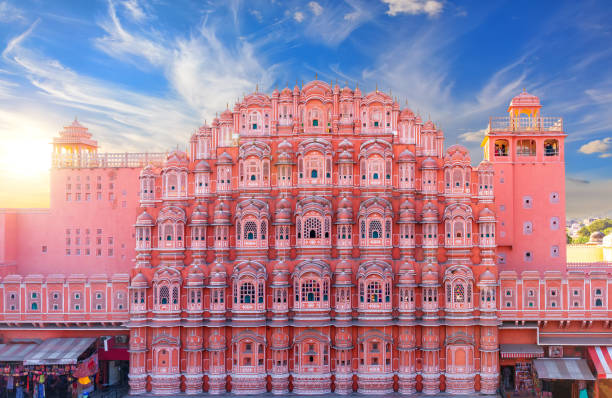 palais rose hawa mahal, jaipur, inde, belle vue sur le coucher du soleil - hawa photos et images de collection