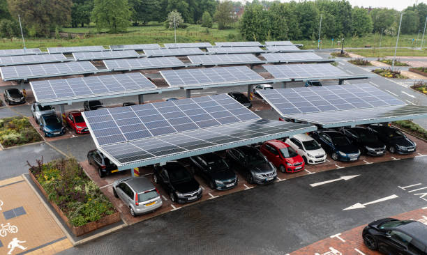 aerial view of solar panels on a parking lot rooftop - autarkie stockfoto's en -beelden