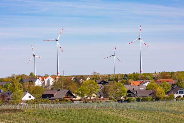 風力タービンと集落からの距離の10hルールがドイツの風力エネルギーに関する議論を支配しています - non urban scene landscaped clear sky germany ストックフォトと画像