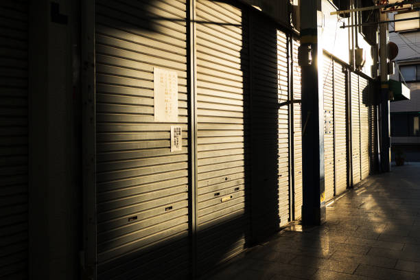 istock Shopping street 1398126894