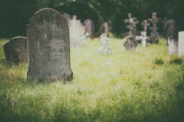tombstone - cemetery fotografías e imágenes de stock