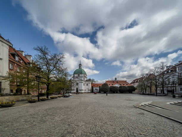 iglesia de san casimiro (sakramentek) en varsovia construida en 1688-1692 - mazowieckie fotografías e imágenes de stock