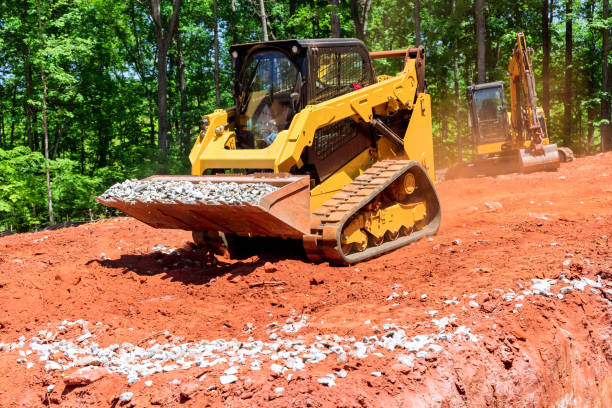 Excavation at a construction site, mini loader bobcat transports crushed stone to different construction Excavation at a construction site, mini loader bobcat transports crushed stone to different construction places Earthmoving stock pictures, royalty-free photos & images