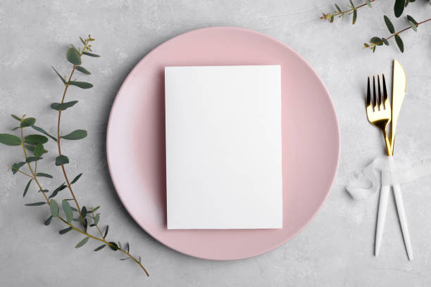 invitation card mockup 5x7 with eucalyptus, Menu card mockup with festive wedding or birthday table setting, pink plate Wedding stationery invitation card mockup 5x7 on grey background with eucalyptus, Menu card mockup with festive wedding or birthday table setting, pink ceramic plate. Minimal blank card mockup restaurant table layout stock pictures, royalty-free photos & images