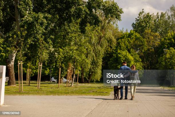 People Are Sitting On The Roadside In New Jersey Park Stock Photo - Download  Image Now - iStock