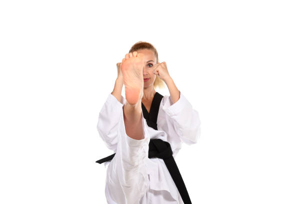tae kwon do front kick - martial arts women tae kwon do black belt zdjęcia i obrazy z banku zdjęć