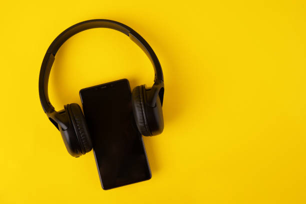 istock headphones with smartphone 1398279304