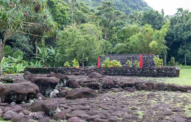 istock Arahurahu marae at Tahiti 1398281051