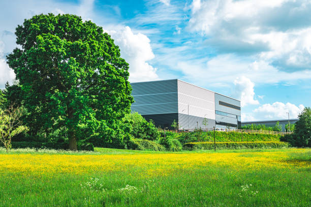 lager in milton keynes, uk - factory green industry landscape stock-fotos und bilder