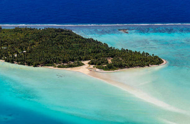 istock Lagoon at Maupiti 1398299940