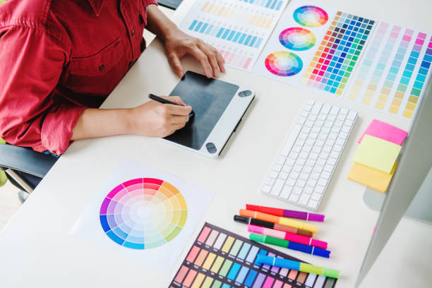 istock Two Graphic designer Brainstorming Meeting and drawing on graphics tablet at workplace 1398317446
