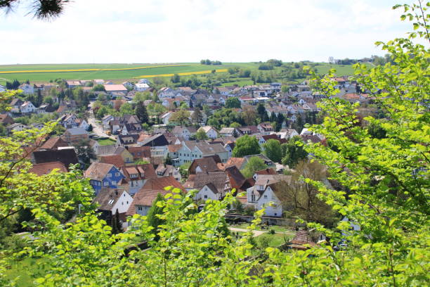 blick auf den ort riet bei eberdingen im heckengäu - ludwigsburg stock-fotos und bilder