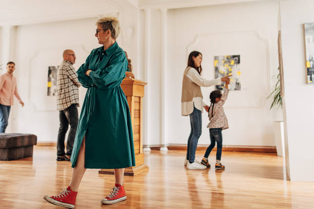 istock People in art gallery 1398338029