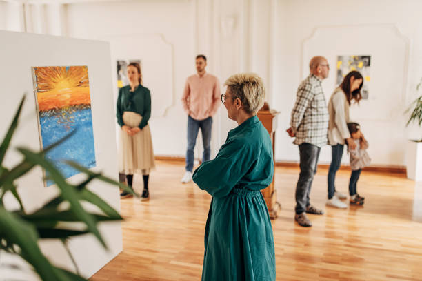istock People in art gallery 1398348482