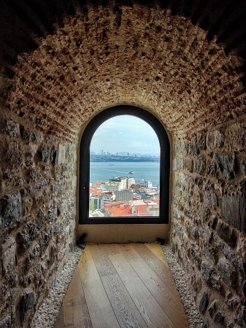 Vista de Estambul desde la ventana de la Torre de Gálata. photo
