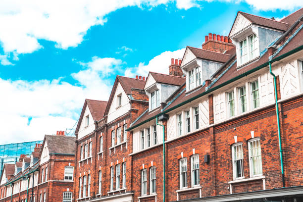 istock Old brick apartment buildings in London 1398354335